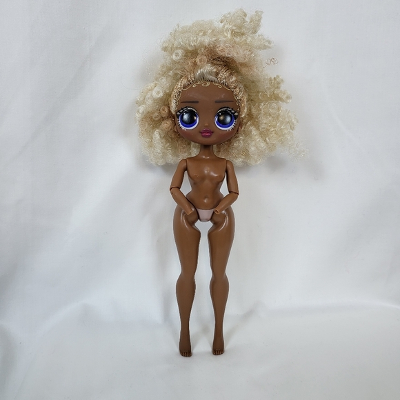 LOL Surprise! Holiday‎ OMG 2021 Collector NYE Queen Curly Hair Nude Fashion Doll - Picture 1 of 9